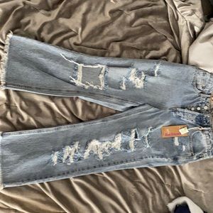 Ripped 90’s Boyfriend Jeans